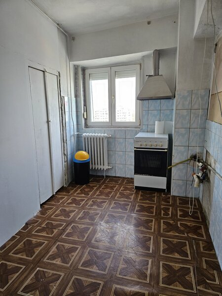 Drumul Taberei, Auchan, 10/10, 66m, 2 bai, bl.1981, 5 min metrou,1 min parc